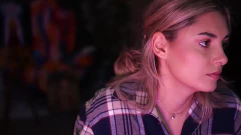 Snapshot of alliesynns chatting on 6, 11, 2025 Allie online show from 6, 11, 2025