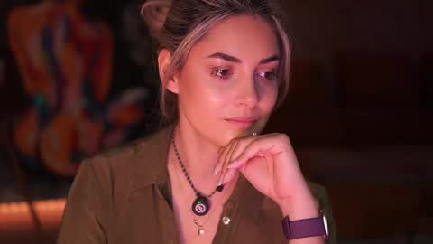 Snapshot of alliesynns chatting on 13, 11, 2025 Allie online show from 13, 11, 2025