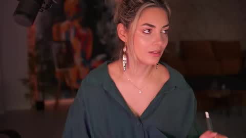 Snapshot of alliesynns chatting on 18, 11, 2025 Allie online show from 18, 11, 2025