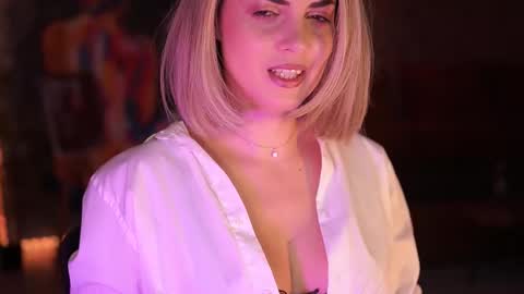 Snapshot of alliesynns chatting on 20, 11, 2025 Allie online show from 20, 11, 2025