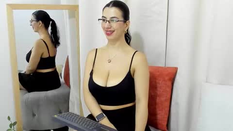    online show from 4, 11, 2025