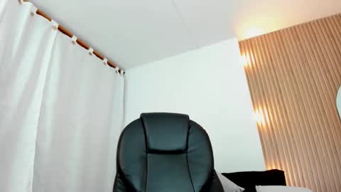 Snapshot of allison_fosther chatting on 11, 11, 2025 allison_fosther online show from 11, 11, 2025