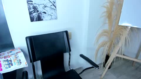 Snapshot of allison_greey chatting on 8, 3, 2025 allison_greey online show from 8, 3, 2025