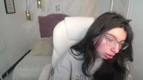 Snapshot of alllyson_ chatting on 19, 12, 2025 alison online show from 19, 12, 2025