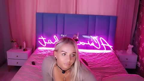 Snapshot of allwayshottt chatting on 12, 3, 2026 AlwaysHot online show from 12, 3, 2026