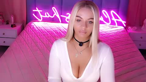 Snapshot of allwayshottt chatting on 15, 3, 2026 AlwaysHot online show from 15, 3, 2026