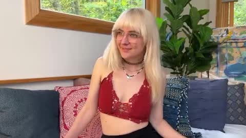 Snapshot of allyelliot chatting on 13, 10, 2025 Ally Elliot online show from 13, 10, 2025