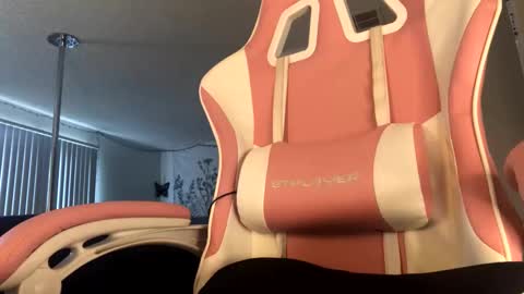 Snapshot of allyoursss1212 chatting on 13, 11, 2025 Ally Girl In Her Ally World online show from 13, 11, 2025