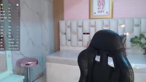 Allysa  online show from 22, 10, 2025