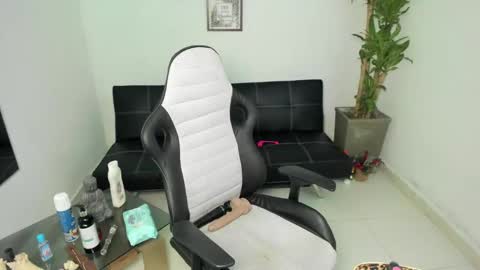 Snapshot of allyssann_smith chatting on 11, 2, 2025 allyssann online show from 11, 2, 2025