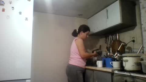 Snapshot of alma_amy chatting on 11, 12, 2024 Alma online show from 11, 12, 2024