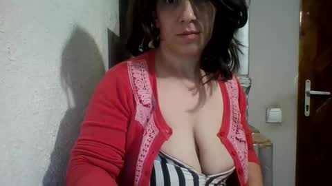 Snapshot of alma_amy chatting on 15, 12, 2024 Alma online show from 15, 12, 2024