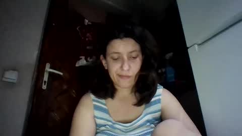 Snapshot of alma_amy chatting on 5, 1, 2025 Alma online show from 5, 1, 2025