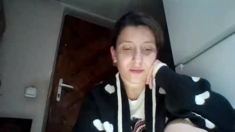 Snapshot of alma_amy chatting on 4, 3, 2025 Alma online show from 4, 3, 2025