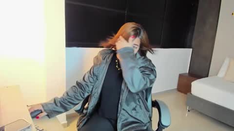 Snapshot of alma_fenix chatting on 13, 10, 2025 ALMA FENIX online show from 13, 10, 2025