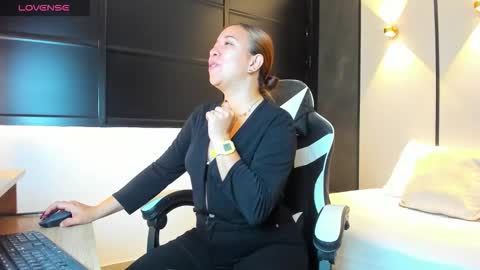 Snapshot of alma_fenix chatting on 14, 10, 2025 ALMA FENIX online show from 14, 10, 2025