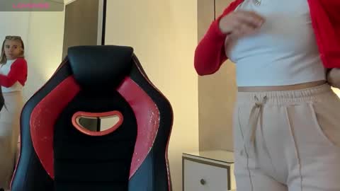 Snapshot of alma_fenix chatting on 19, 11, 2025 ALMA FENIX online show from 19, 11, 2025