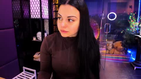 Snapshot of alma_pearl chatting on 18, 11, 2025 Alma online show from 18, 11, 2025