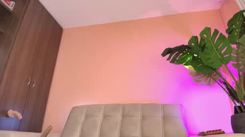 Snapshot of almacastillo2 chatting on 30, 10, 2025 Alma Castillo online show from 30, 10, 2025