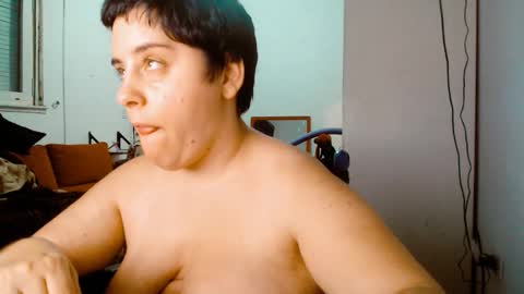 Snapshot of almondonwheels chatting on 1, 3, 2026 Almond online show from 1, 3, 2026