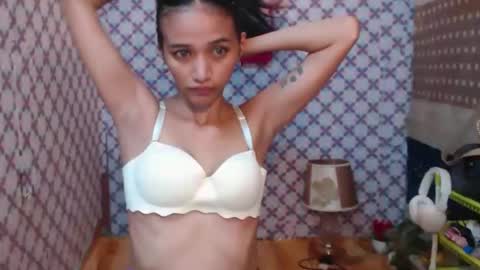 Alondra  online show from 17, 9, 2025