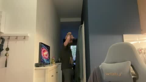 alroca82 online show from 5, 10, 2025