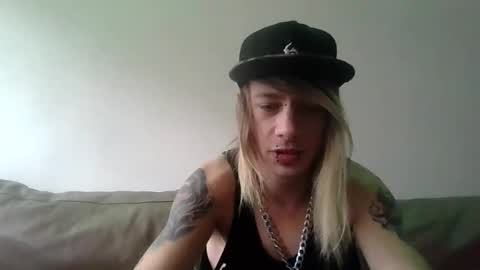 Snapshot of altboy010 chatting on 2, 11, 2025 altboy010 online show from 2, 11, 2025