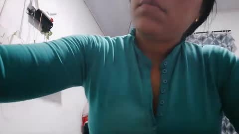 Snapshot of aly826805 chatting on 23, 10, 2025 analia online show from 23, 10, 2025