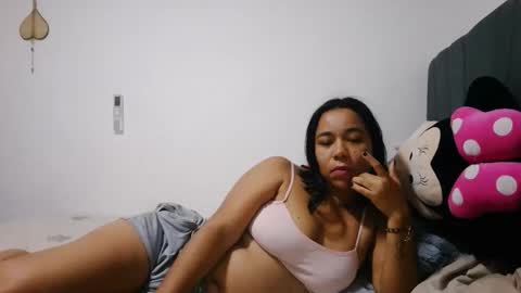 Snapshot of aly826805 chatting on 8, 11, 2025 analia online show from 8, 11, 2025