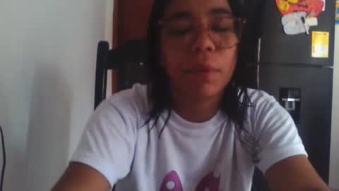 Snapshot of aly826805 chatting on 17, 11, 2025 analia online show from 17, 11, 2025