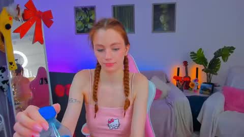 alyssa_smitt online show from 25, 1, 2025
