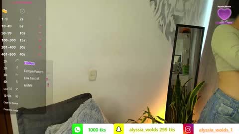 Snapshot of alyssia_wolds_1 chatting on 10, 10, 2025 alyssia wolds online show from 10, 10, 2025