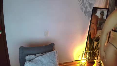 Snapshot of alyssia_wolds_1 chatting on 14, 10, 2025 alyssia wolds online show from 14, 10, 2025