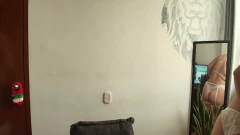 Snapshot of alyssia_wolds_1 chatting on 10, 11, 2025 alyssia wolds online show from 10, 11, 2025