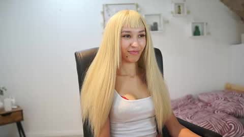 Amai  Liu online show from 22, 9, 2025