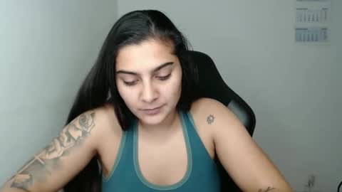 Snapshot of amanda5star chatting on 25, 11, 2025 The queen of the biceps online show from 25, 11, 2025