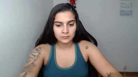 Snapshot of amanda5star chatting on 15, 12, 2025 The queen of the biceps online show from 15, 12, 2025