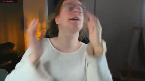 Snapshot of amanda_butlerr chatting on 4, 10, 2025 Hi im Amanda online show from 4, 10, 2025