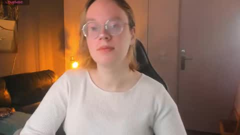 Snapshot of amanda_butlerr chatting on 11, 10, 2025 Hi im Amanda online show from 11, 10, 2025