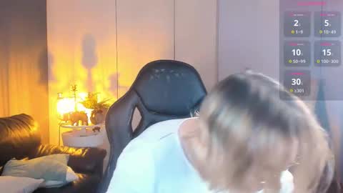 Snapshot of amanda_butlerr chatting on 12, 10, 2025 Hi im Amanda online show from 12, 10, 2025