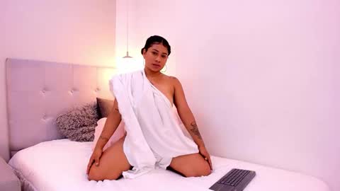 Amara Corin online show from 4, 2, 2026