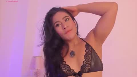 Snapshot of amaraht_ chatting on 3, 11, 2025 Amara online show from 3, 11, 2025