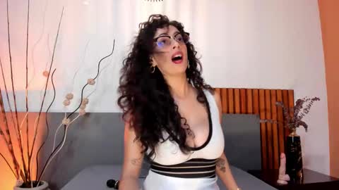 Amara Yasbel online show from 17, 12, 2025