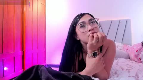 Sara  online show from 25, 10, 2025