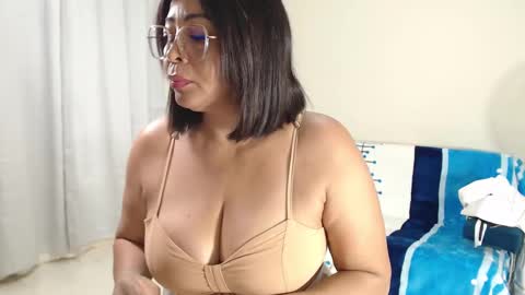Snapshot of ambarsofhia chatting on 2, 2, 2025 Amber Sofhia online show from 2, 2, 2025