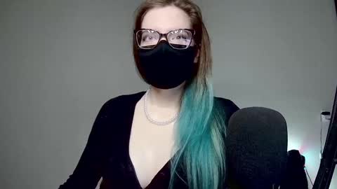 Amber non-nude model online show from 5, 3, 2025