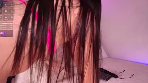 Snapshot of ambermoss_ chatting on 1, 2, 2025 Amber online show from 1, 2, 2025