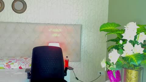 Amber Onassis online show from 4, 2, 2026