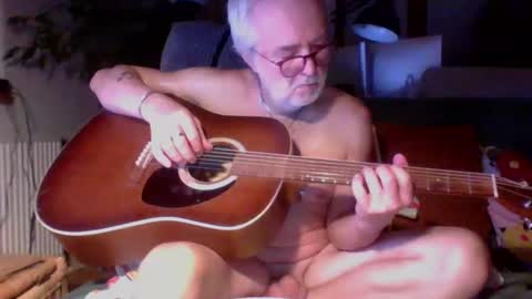 Snapshot of amberr11 chatting on 13, 10, 2025 Amberr11 online show from 13, 10, 2025