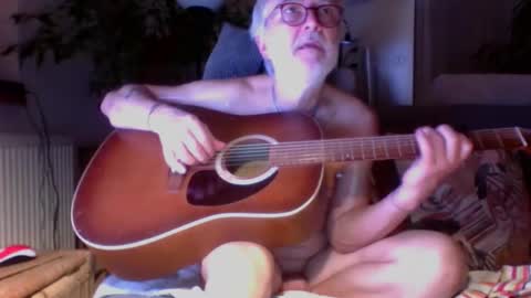 Snapshot of amberr11 chatting on 22, 10, 2025 Amberr11 online show from 22, 10, 2025